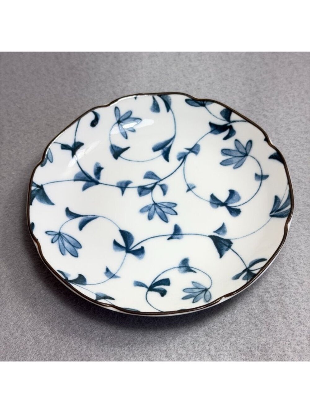 Japanese Hana Karakusa Blue White Scalloped Porcelain 5" Salad Plate - Picture 4 of 9